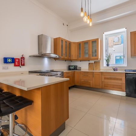 Hard To Come By - Modern & Huge House In Слима Экстерьер фото