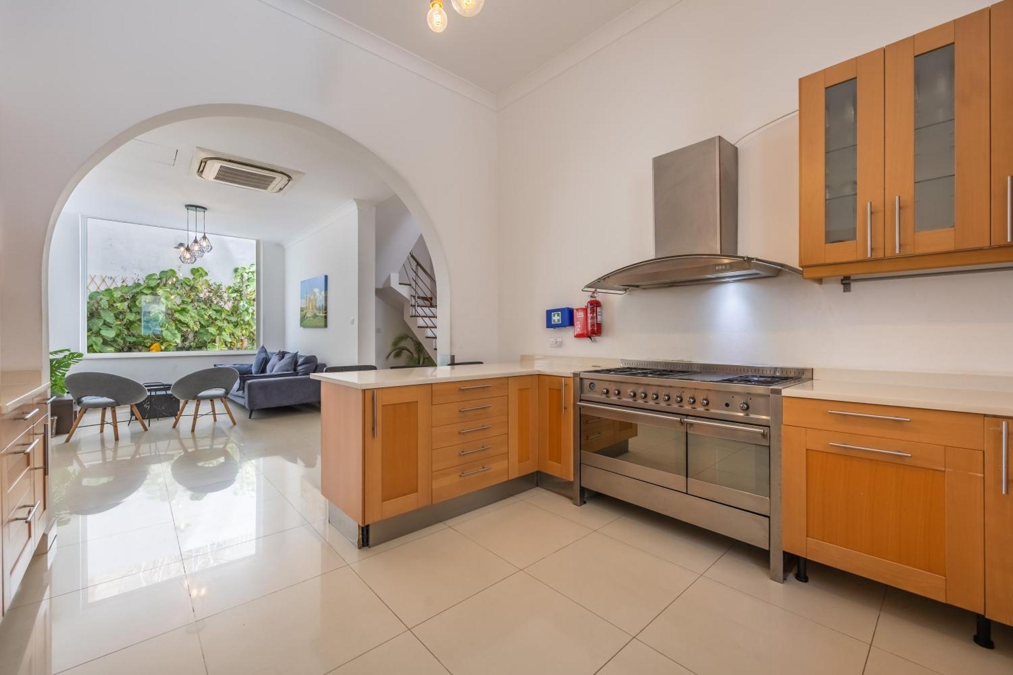 Hard To Come By - Modern & Huge House In Слима Экстерьер фото