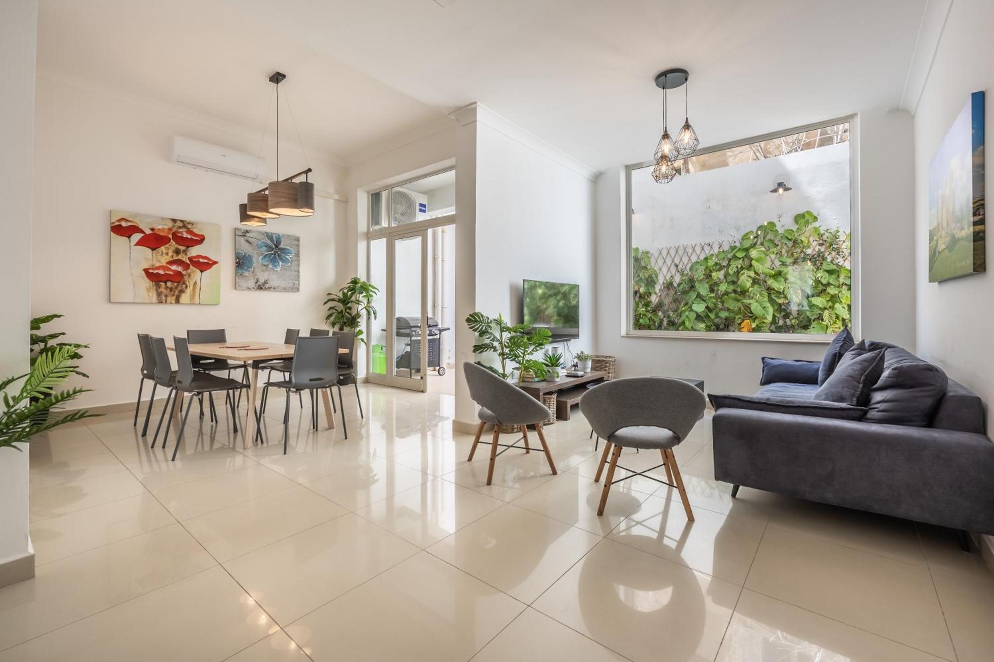 Hard To Come By - Modern & Huge House In Слима Экстерьер фото